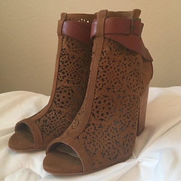 Vince Camuto Brown Maizy Perforated Leather Peep Toe Booties Size 10 - Picture 2 of 7